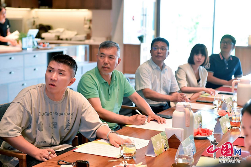 开云真人 开云真人官网四川省首届自然文创设计大赛评审会在新津中国天府农博园举行(图3)
