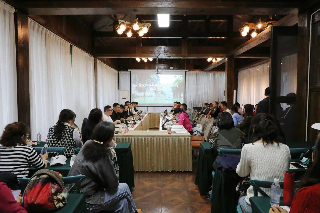 聚焦“三大要素” 推动高质量发展丨引客入黔!陕西优强旅行商来我县考察(图1) 聚焦“三大要素” 推动高质量发展丨引客入黔!陕西优强旅行商来我县考察(图1)